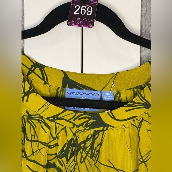 269. Simply Vera Wang Swoop Neck Blouse XS - Picture 2 of 5